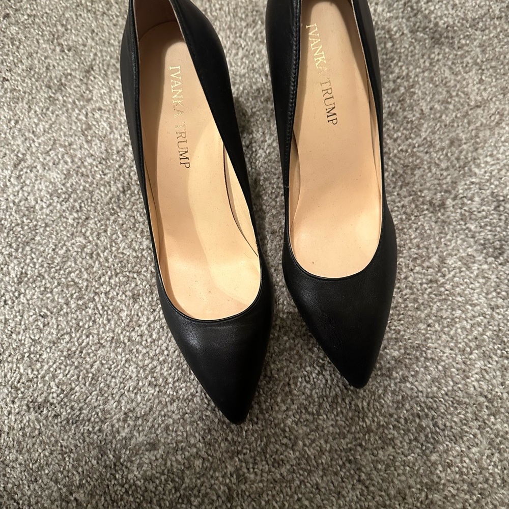 Black Ivanka Trump pumps size7